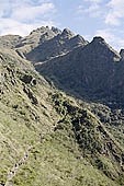 Inca trail, the climb to Runkuraqay Pass 